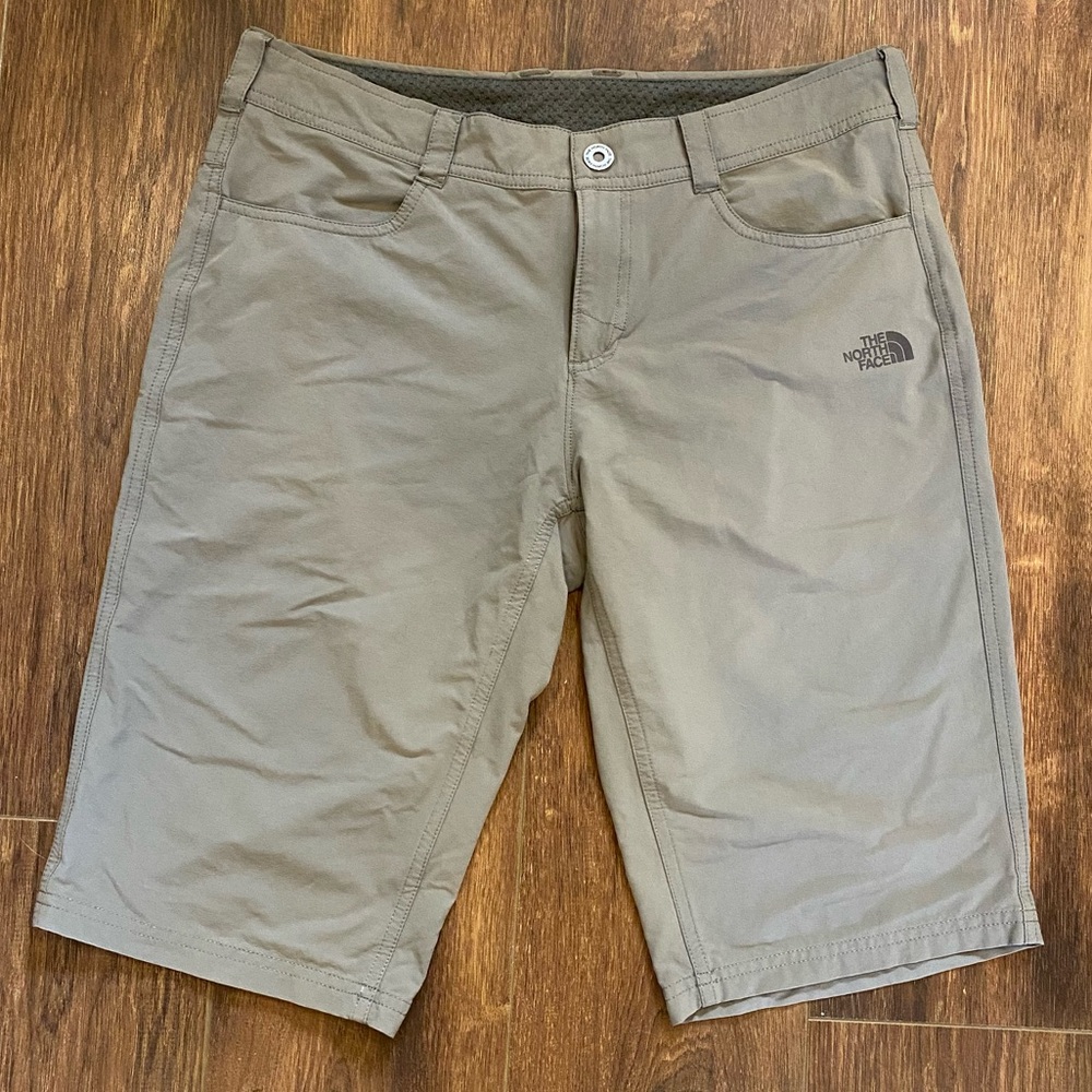 The North Face shorts size 6 mid rise grey Bermuda style activewear